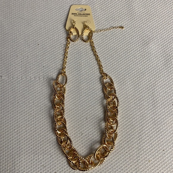 Hope Collection Jewelry Goldtone Pendant Necklace & Drop Earrings Set Retro Chic - Picture 4 of 11